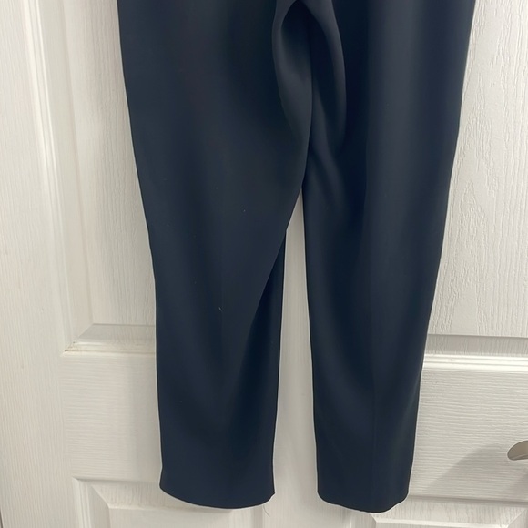 Aritzia Babaton Cohen Black Pull On Ankle Pants Pockets Front Pleats Crepe Sz 4 - Picture 5 of 16